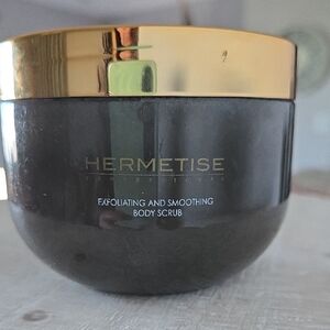 Hermetise Exfoliating Body Scrub with Gold Lid